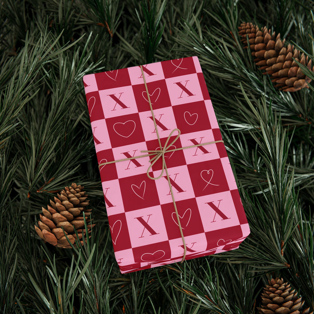 Valentine’s Gift Wrap – Pink Checkerboard Wrapping Paper with X and Heart-Shaped O Pattern, Romantic Valentine Packaging